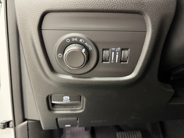 2025 Jeep Grand Cherokee L Altitude 4x4