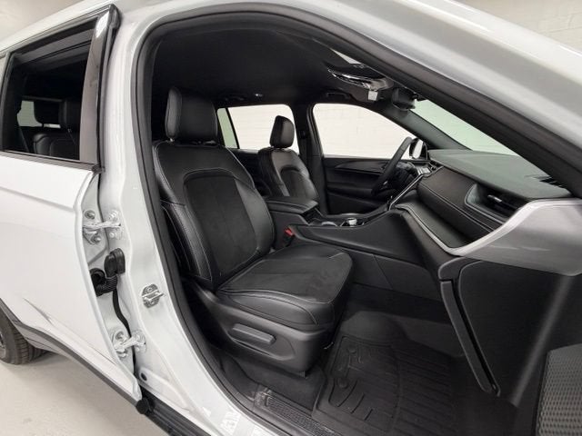 2025 Jeep Grand Cherokee L Altitude 4x4