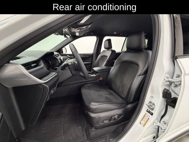 2025 Jeep Grand Cherokee L Altitude 4x4