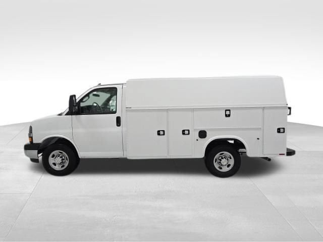 2026 Chevrolet Express Cutaway 3500 1WT