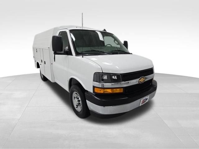 2026 Chevrolet Express Cutaway 3500 1WT