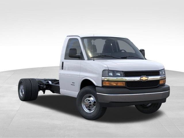 2026 Chevrolet Express Cutaway 3500 1WT