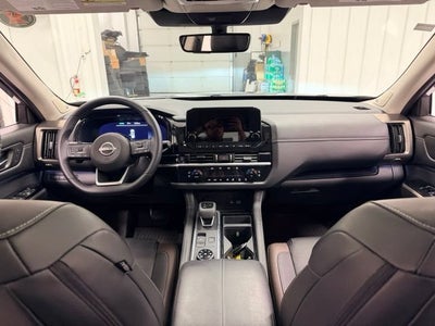 2025 Nissan Pathfinder Platinum