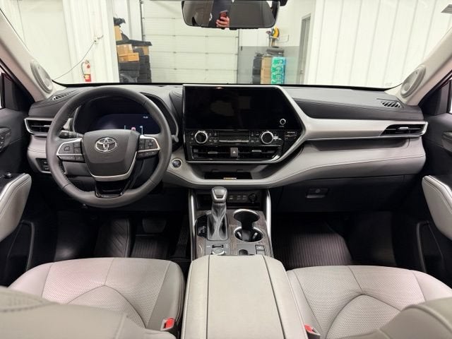 2024 Toyota Highlander Platinum
