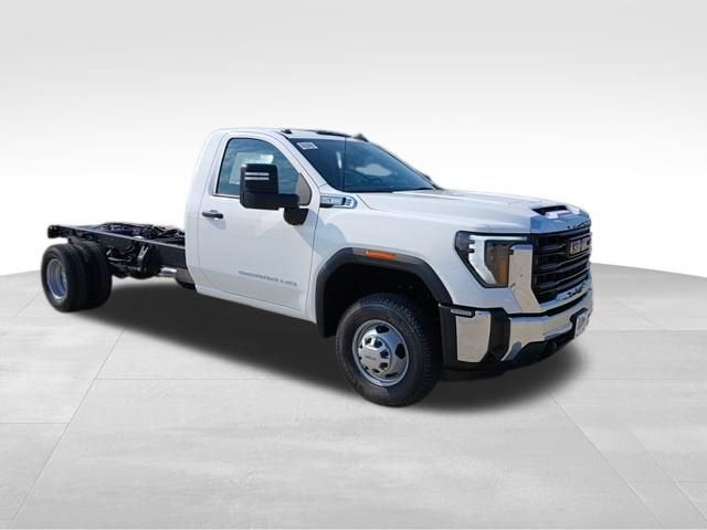 2026 GMC Sierra 3500 HD Chassis Cab Pro