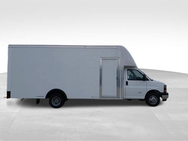 2026 GMC Savana Cutaway 4500 2WT