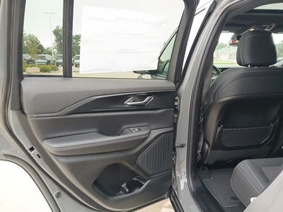2027 Jeep Grand Cherokee GRAND CHEROKEE LAREDO X 4X4