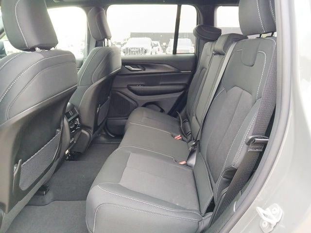 2027 Jeep Grand Cherokee GRAND CHEROKEE LAREDO X 4X4