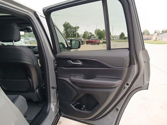 2027 Jeep Grand Cherokee GRAND CHEROKEE LAREDO X 4X4