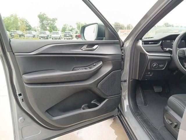 2027 Jeep Grand Cherokee Laredo X