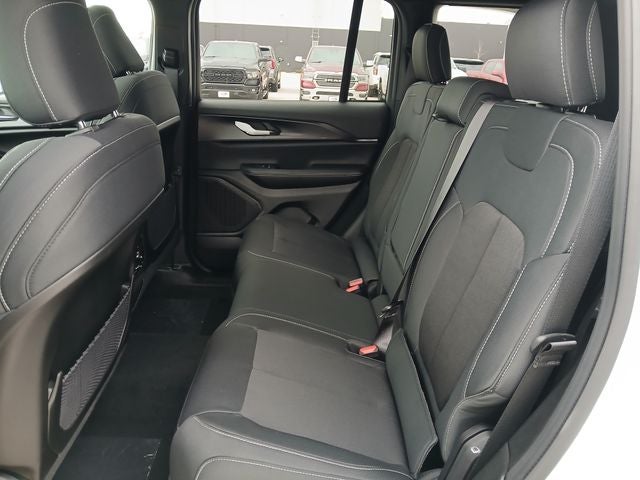 2026 Jeep Grand Cherokee GRAND CHEROKEE LAREDO X 4X4