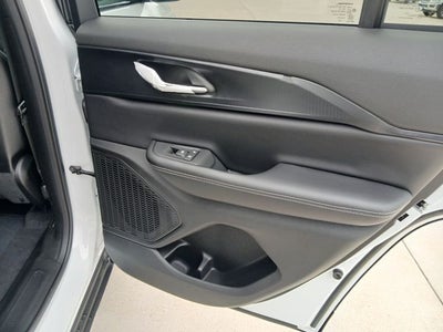 2026 Jeep Grand Cherokee GRAND CHEROKEE LAREDO X 4X4