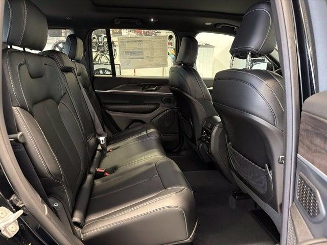 2027 Jeep Grand Cherokee GRAND CHEROKEE LIMITED 4X4
