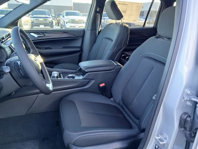 2025 Jeep Grand Cherokee GRAND CHEROKEE L LAREDO 4X4