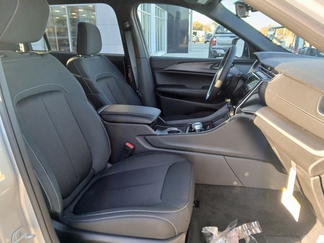 2025 Jeep Grand Cherokee GRAND CHEROKEE L LAREDO 4X4