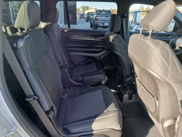 2025 Jeep Grand Cherokee GRAND CHEROKEE L LAREDO 4X4