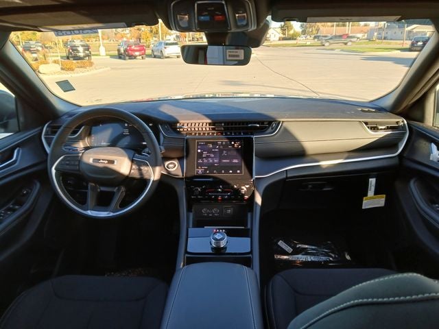 2025 Jeep Grand Cherokee GRAND CHEROKEE L LAREDO 4X4