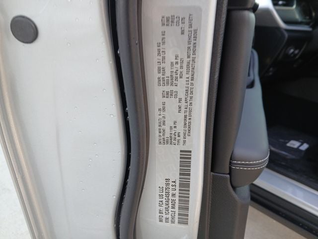 2025 Jeep Grand Cherokee GRAND CHEROKEE L LAREDO 4X4