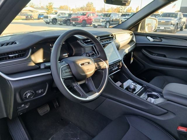 2025 Jeep Grand Cherokee GRAND CHEROKEE L LAREDO 4X4