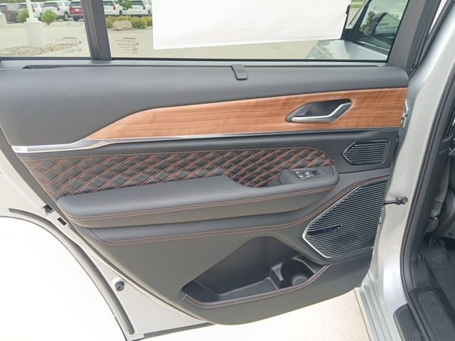 2026 Jeep Grand Cherokee GRAND CHEROKEE L SUMMIT 4X4