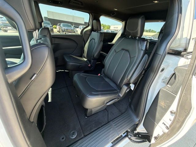 2027 Chrysler Pacifica PACIFICA SELECT