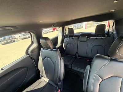 2027 Chrysler Pacifica PACIFICA SELECT