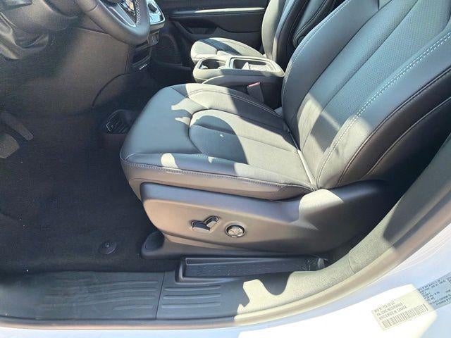 2027 Chrysler Pacifica PACIFICA SELECT