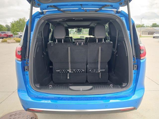 2027 Chrysler Pacifica PACIFICA SELECT