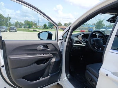 2027 Chrysler Pacifica LX