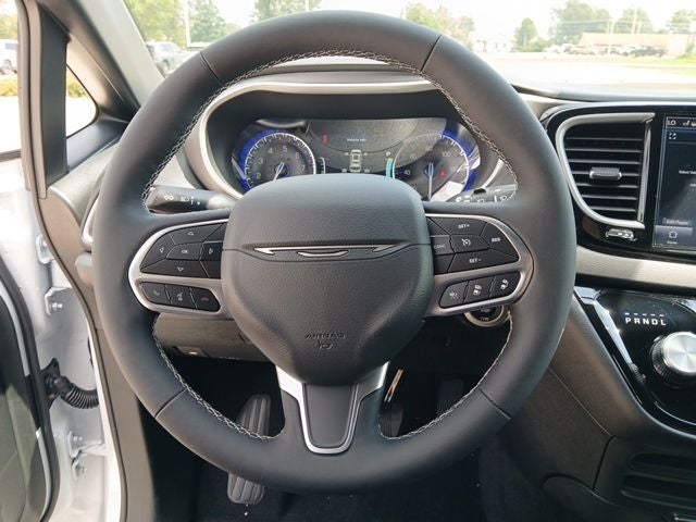 2027 Chrysler Pacifica LX