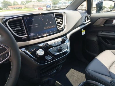 2027 Chrysler Pacifica LX