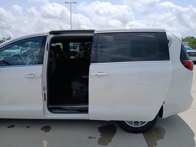 2027 Chrysler Pacifica LX