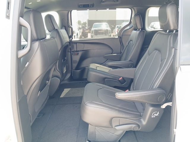 2027 Chrysler Pacifica LX