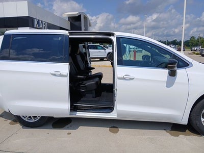 2027 Chrysler Pacifica LX
