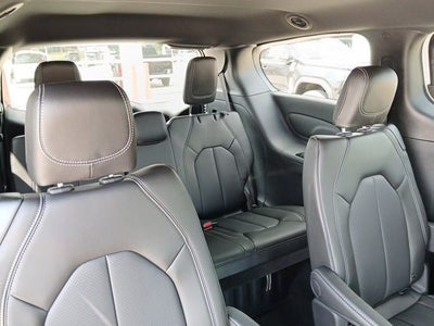 2027 Chrysler Pacifica LX