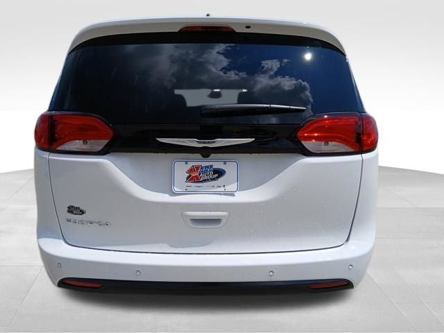 2027 Chrysler Pacifica LX