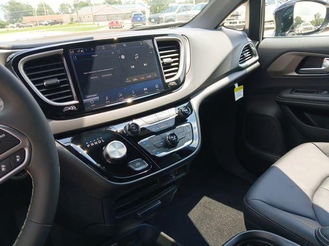 2027 Chrysler Pacifica LX