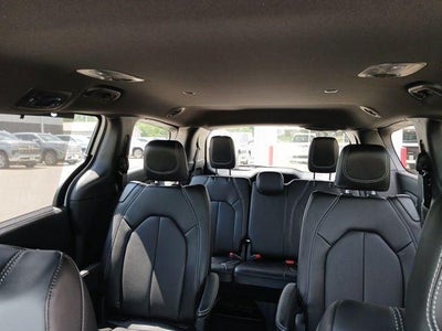 2027 Chrysler Pacifica LX
