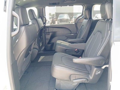 2027 Chrysler Pacifica LX