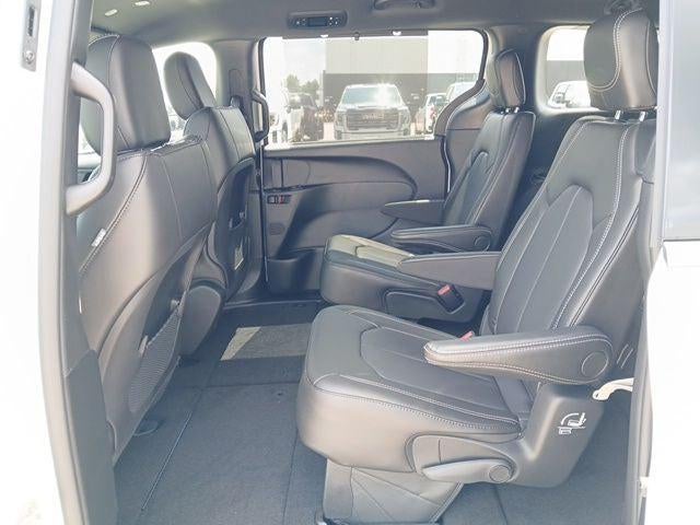 2027 Chrysler Pacifica LX