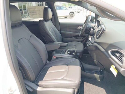 2027 Chrysler Pacifica LX