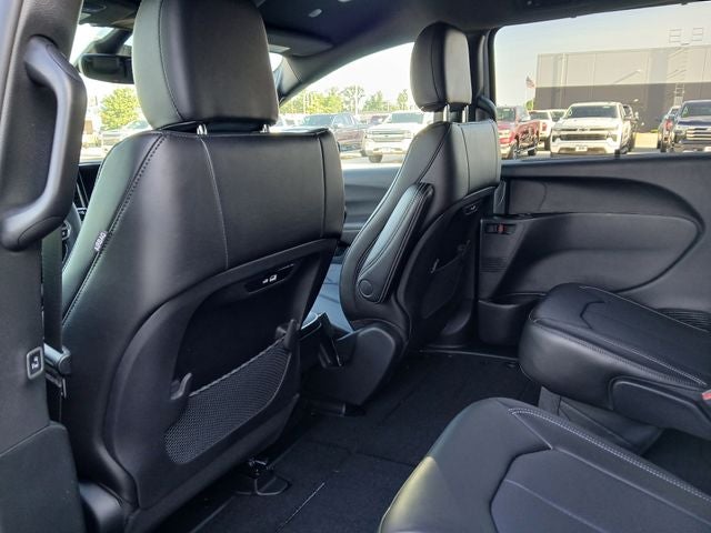2027 Chrysler Pacifica PACIFICA SELECT AWD
