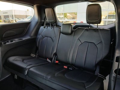 2027 Chrysler Pacifica PACIFICA SELECT AWD