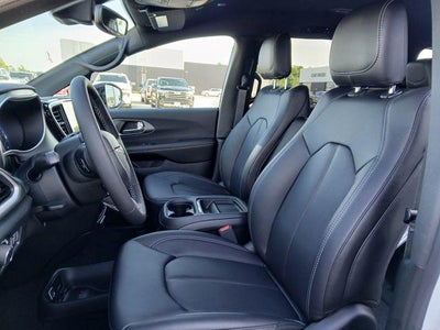 2027 Chrysler Pacifica PACIFICA SELECT AWD