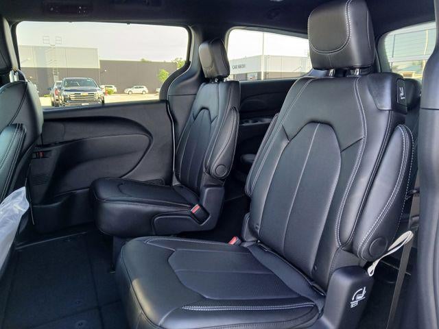2027 Chrysler Pacifica PACIFICA SELECT AWD