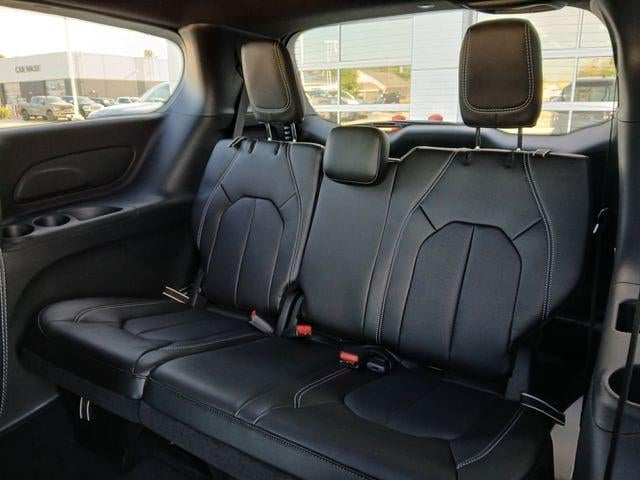 2027 Chrysler Pacifica PACIFICA SELECT AWD