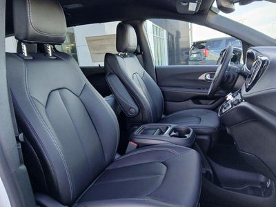 2027 Chrysler Pacifica PACIFICA SELECT AWD