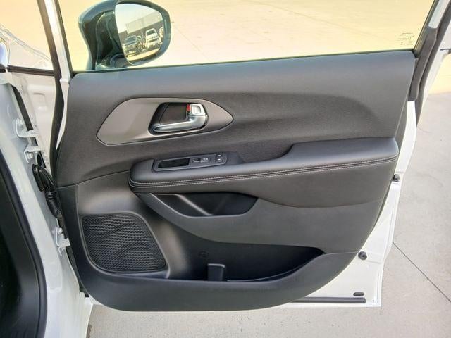 2027 Chrysler Pacifica PACIFICA SELECT AWD