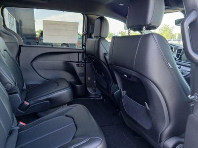 2027 Chrysler Pacifica PACIFICA SELECT AWD