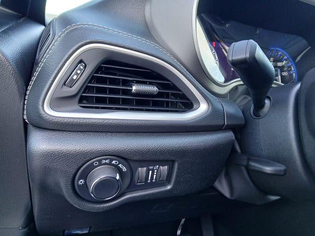 2027 Chrysler Pacifica PACIFICA SELECT AWD